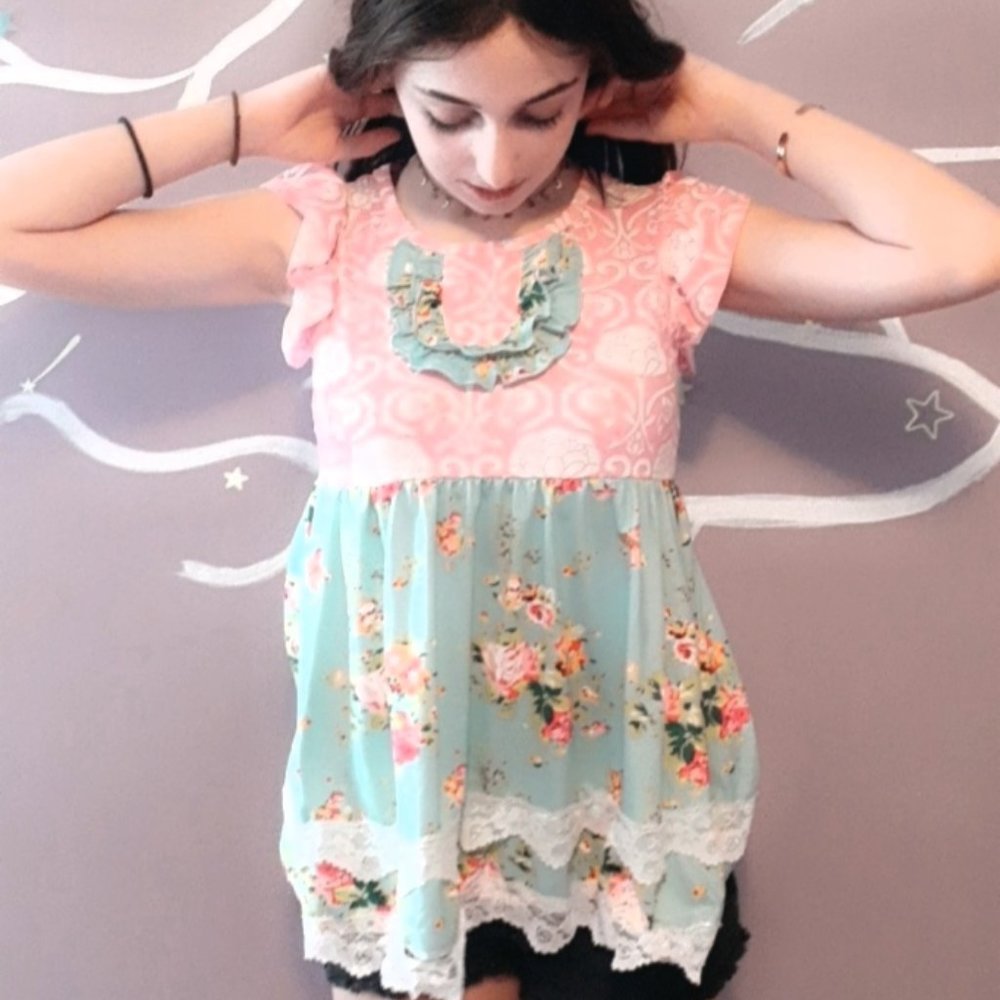 Cute spring frilly flower lace girl size 8 shirt